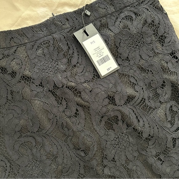 Dynamite Lace Skirt - Picture 4 of 5